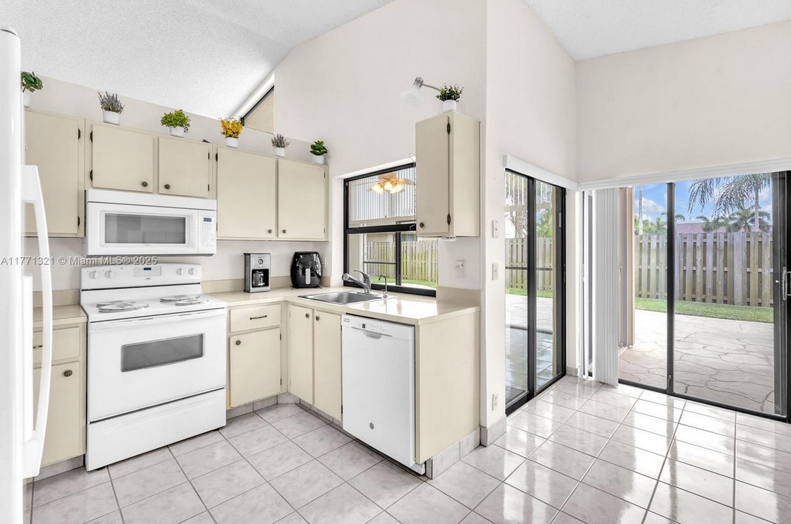 10630SunriseKitchenPatio