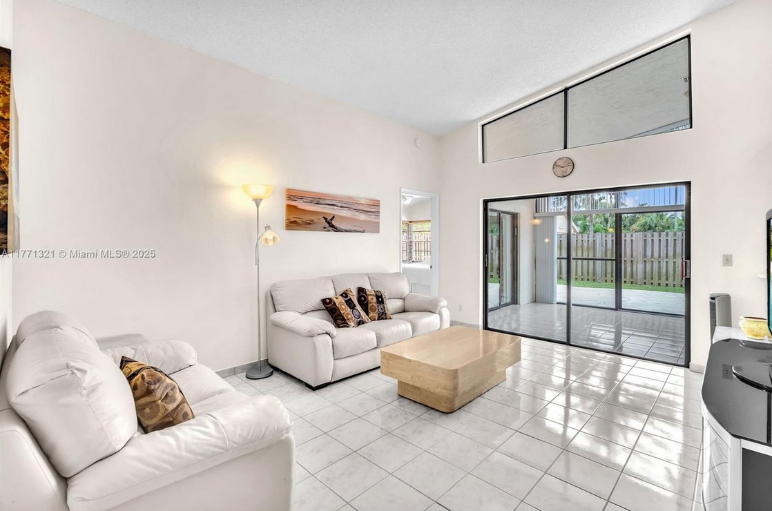 10630SunriseLivingRmPatio