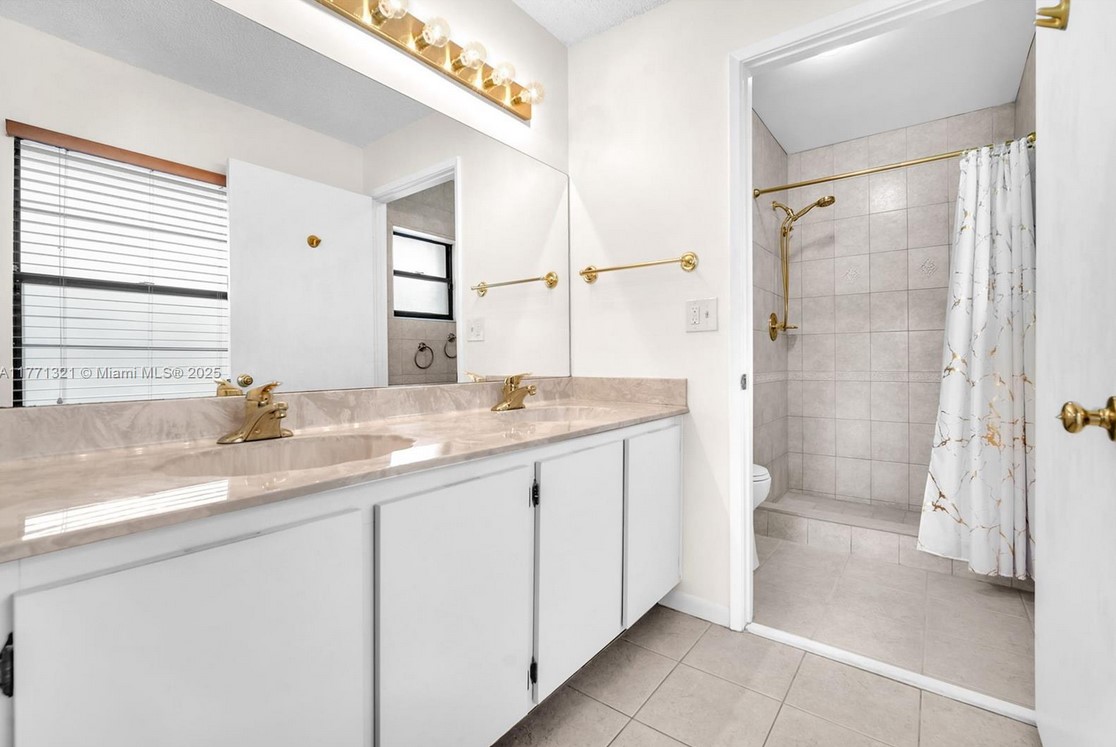 10630SunriseMasterbath2