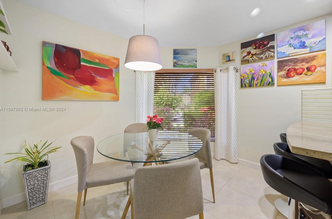 11235CoralSpringsBararea