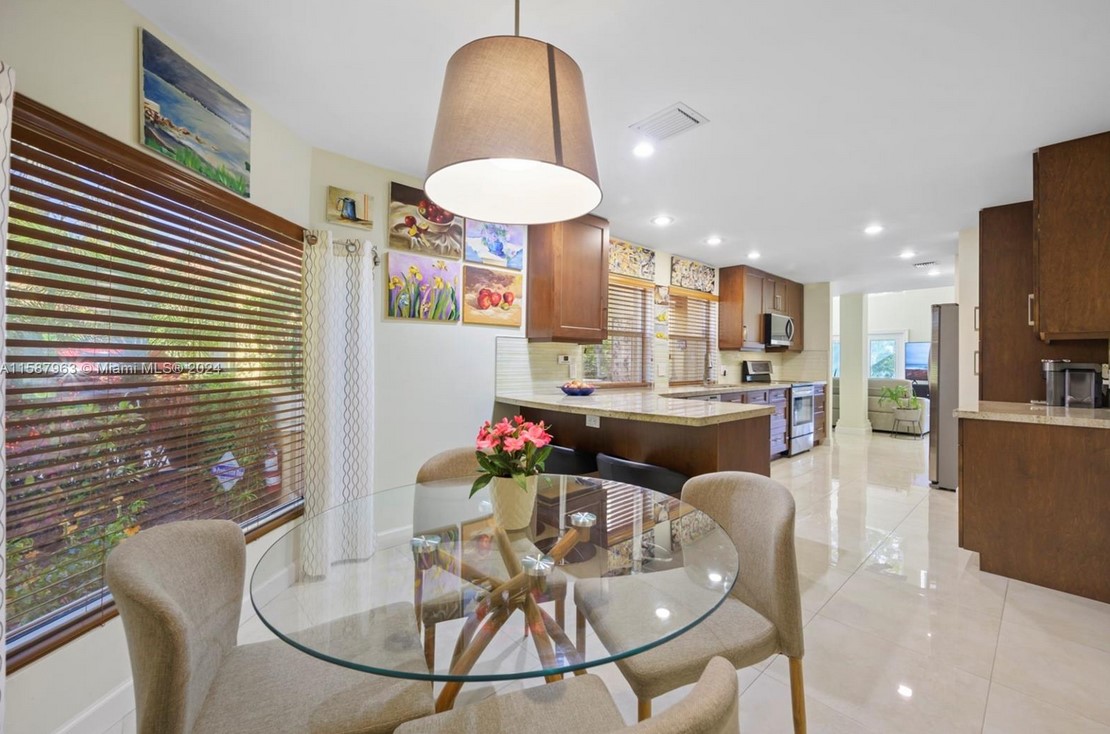 11235CoralSpringsBararea3