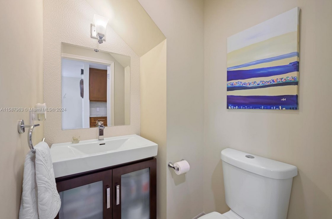 11235CoralSpringsHalfBath