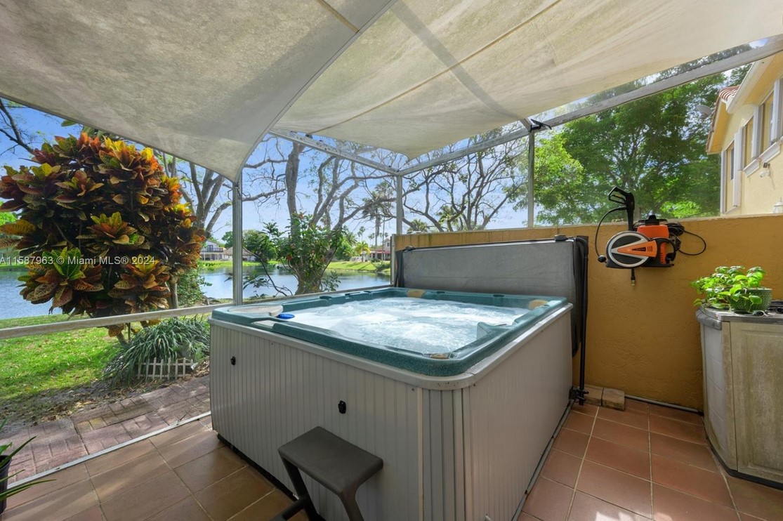 11235CoralSpringsJacuzii