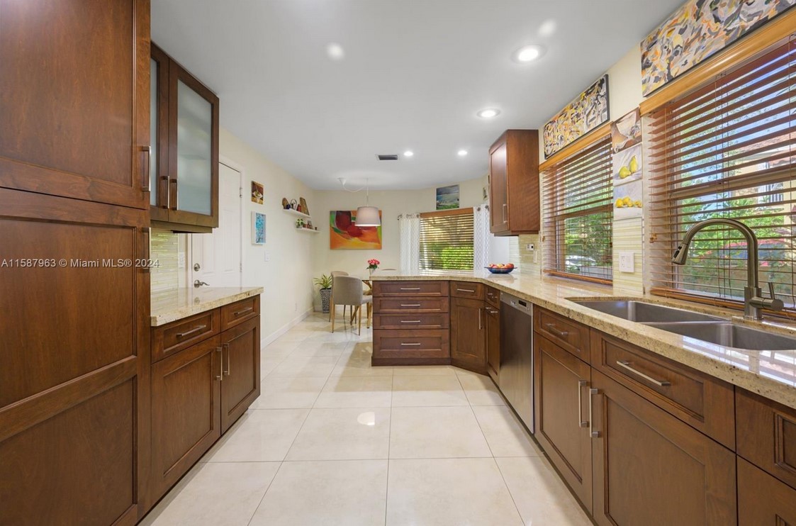 11235CoralSpringsKitchen5