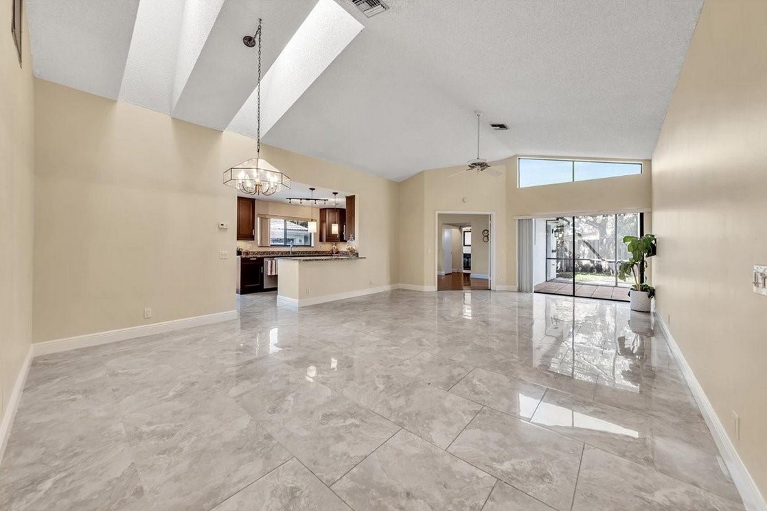 1883PlantationLivingDining