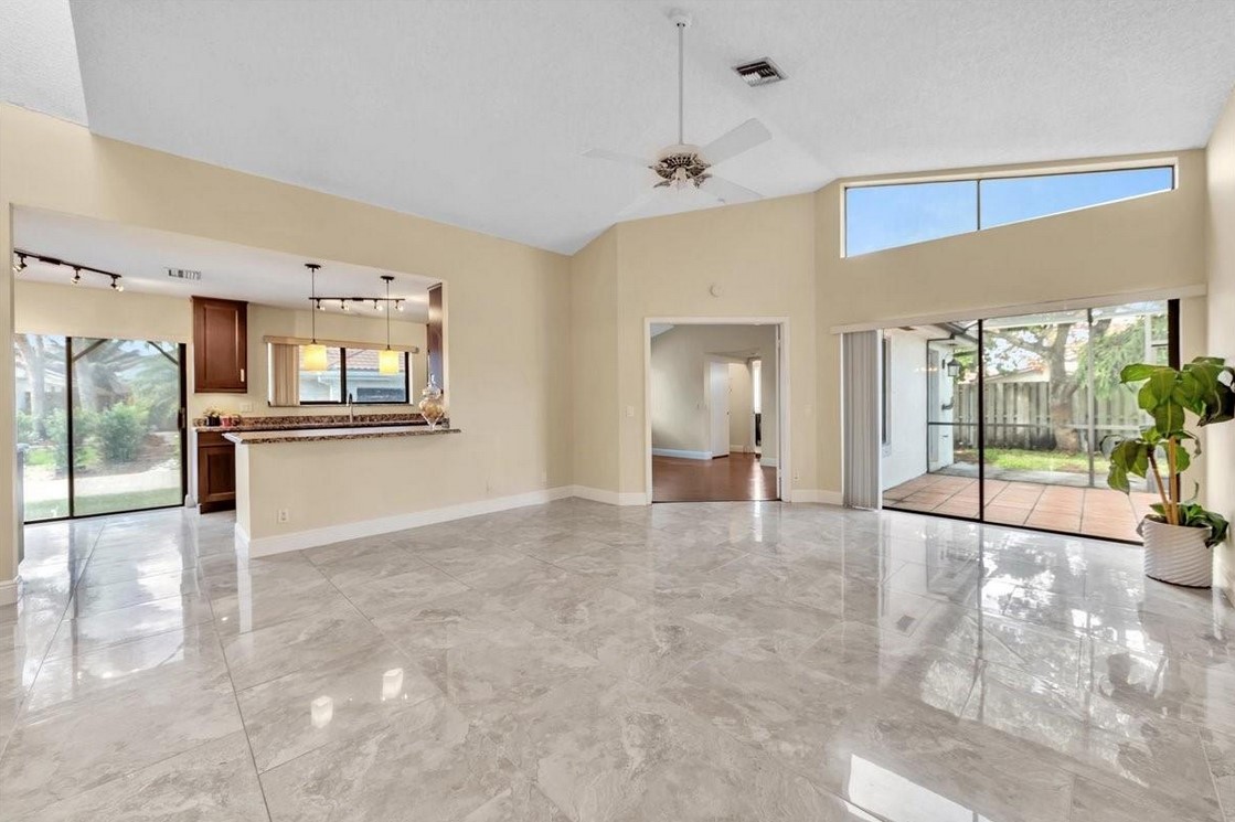 1883PlantationLivingDining3