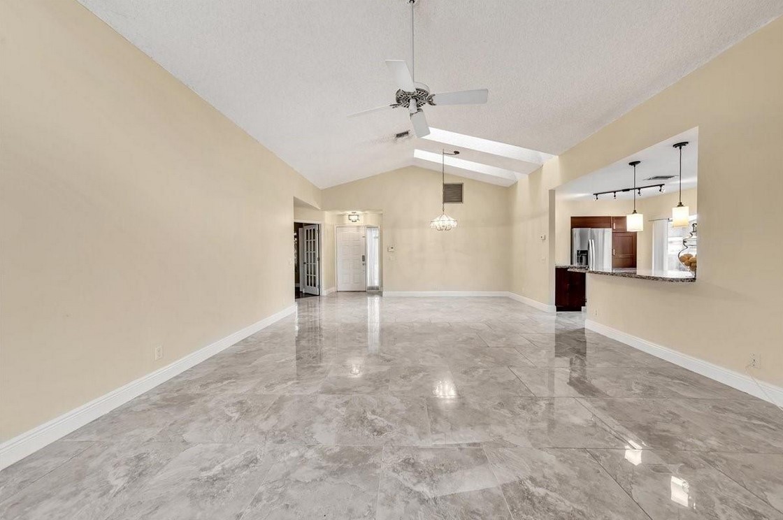 1883PlantationLivingDining5