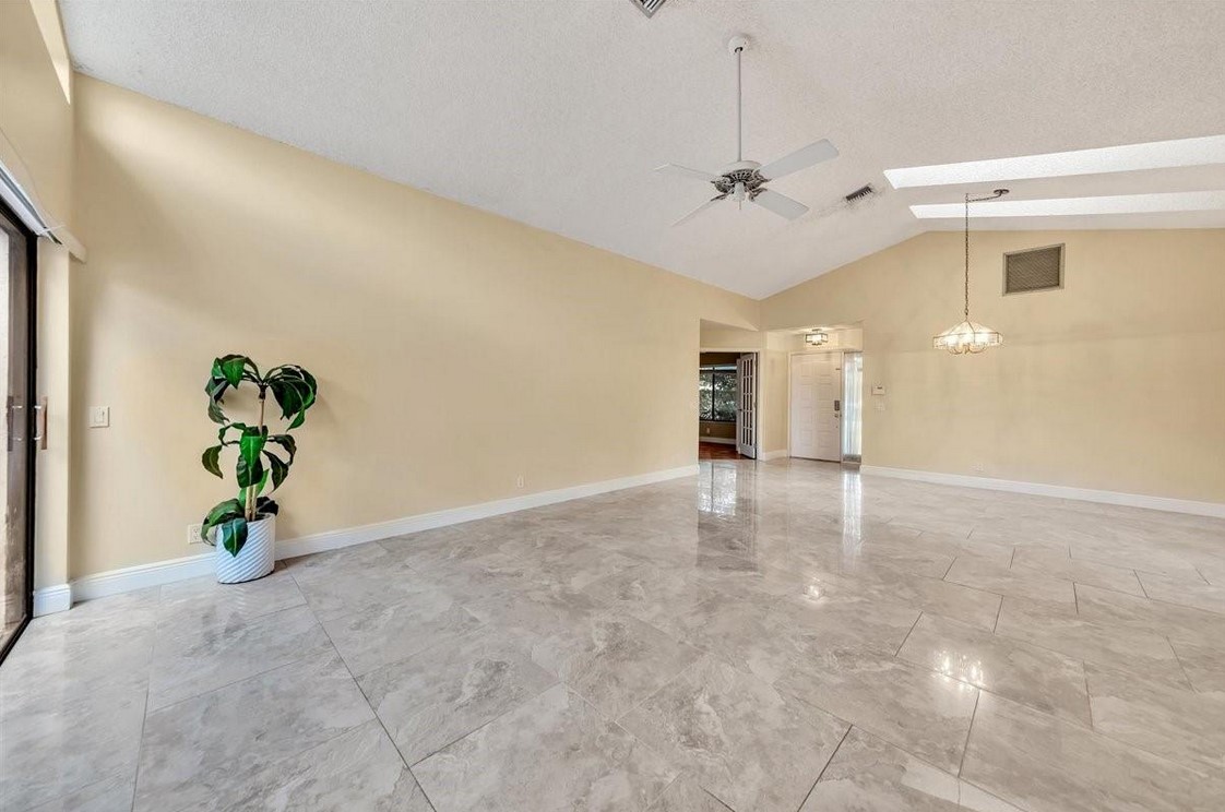 1883PlantationLivingDining6