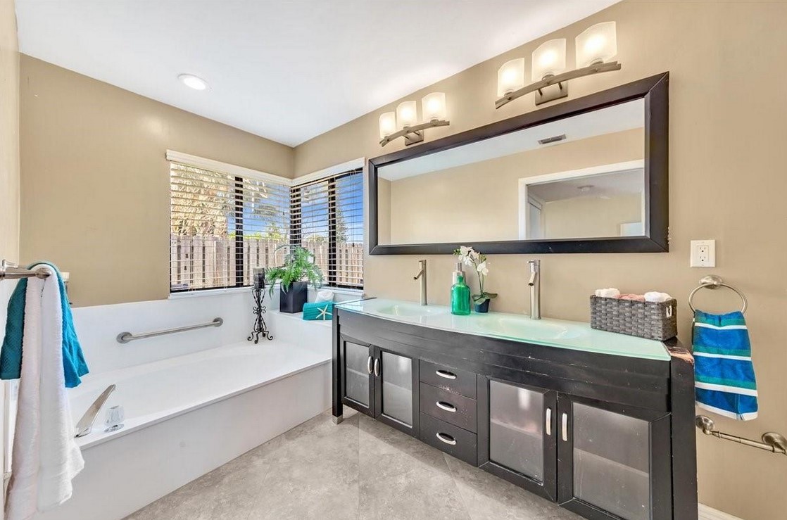 1883PlantationMasterbathrm2