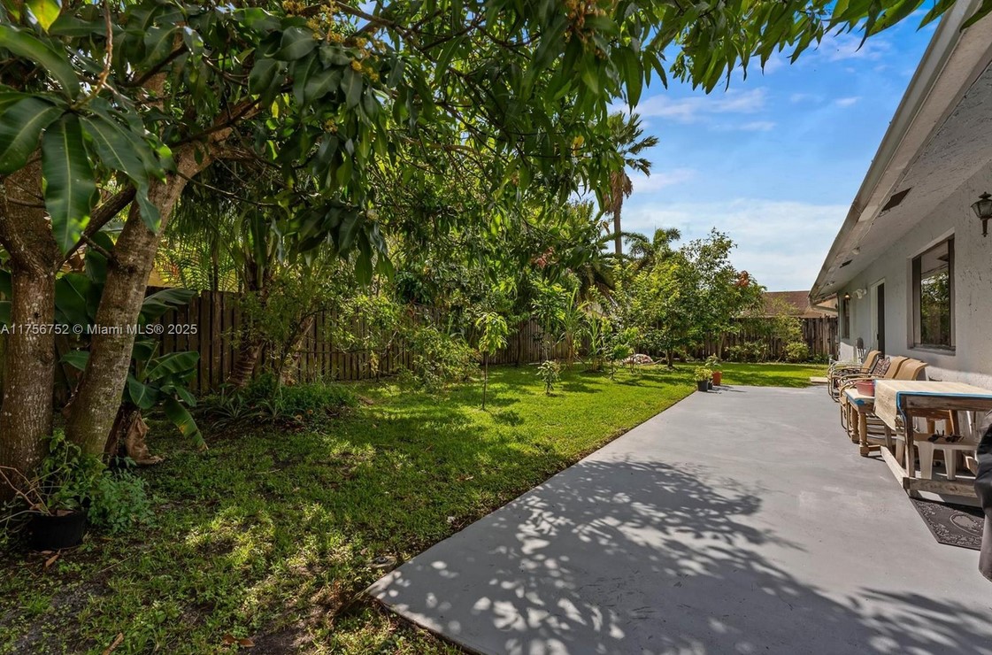 8020LauderhillBackyardRgt