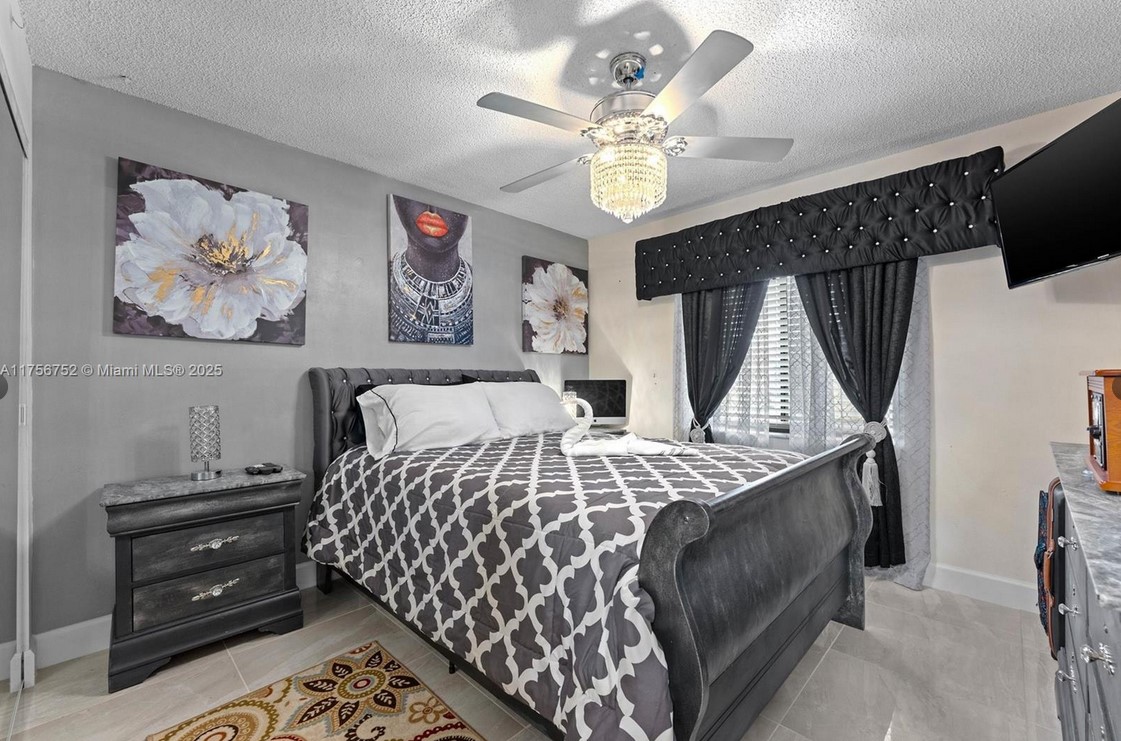 8020LauderhillBedroom2