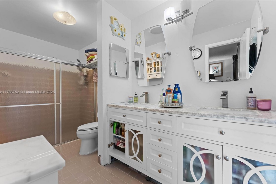 8020LauderhillMasterbath