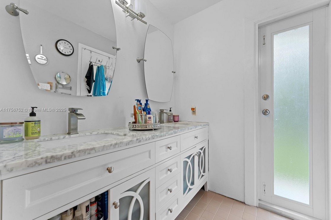 8020LauderhillMasterbath2