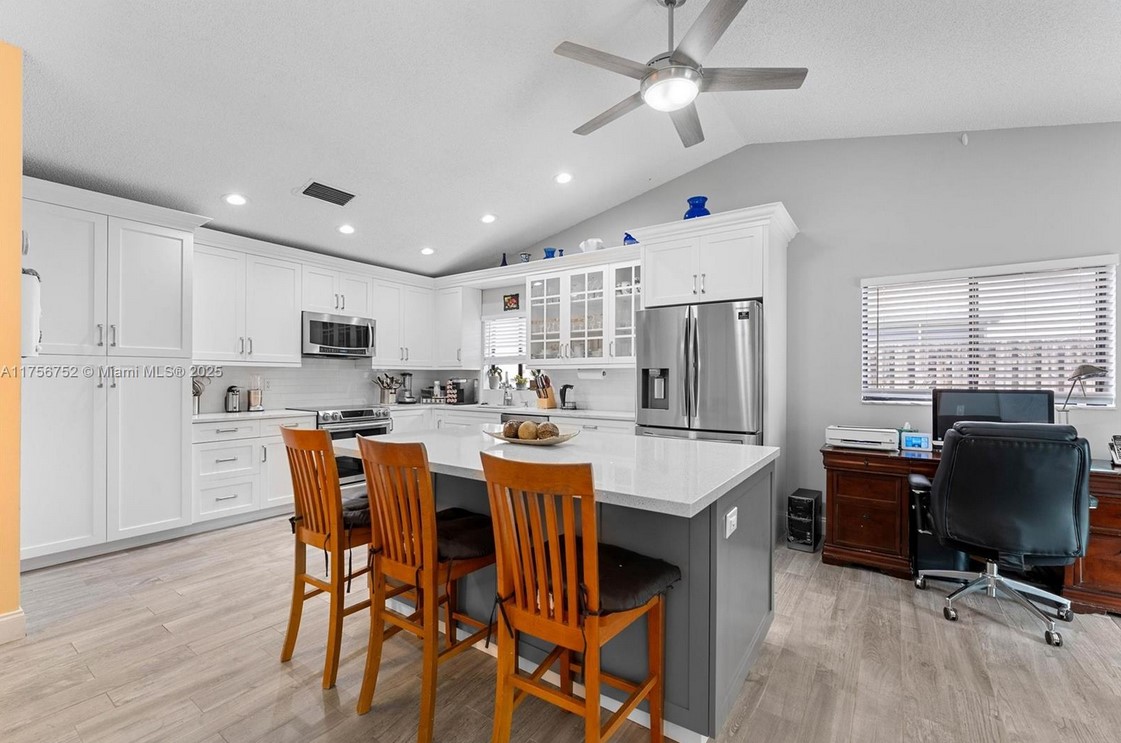 8020Lauderhillkitchen3