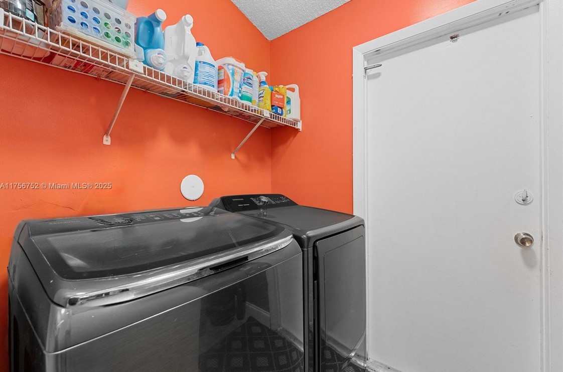 8020Lauderhillwashrm