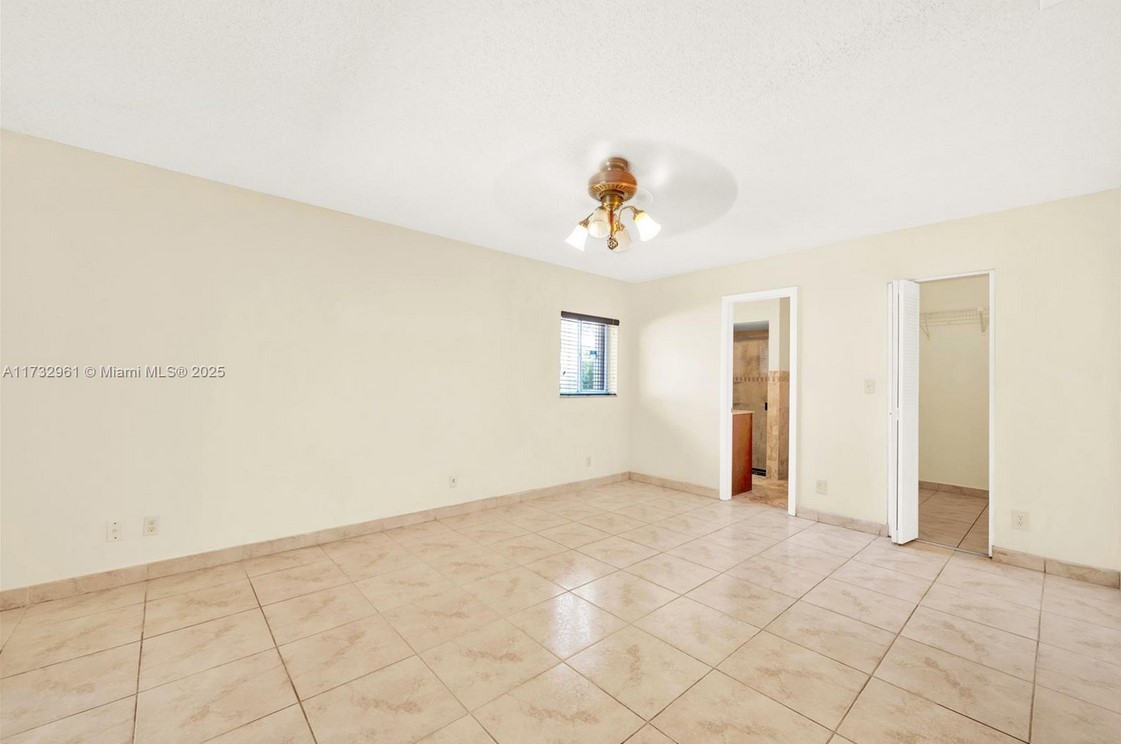 9693CoralSpringsBedRm3