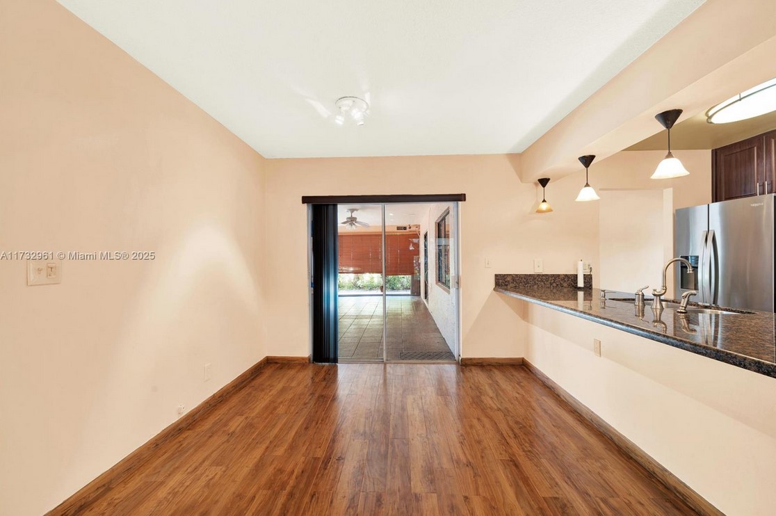 9693CoralSpringsDining2