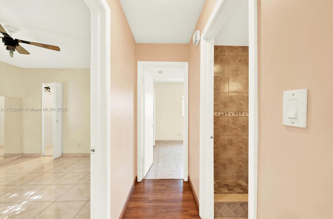 9693CoralSpringsHallway