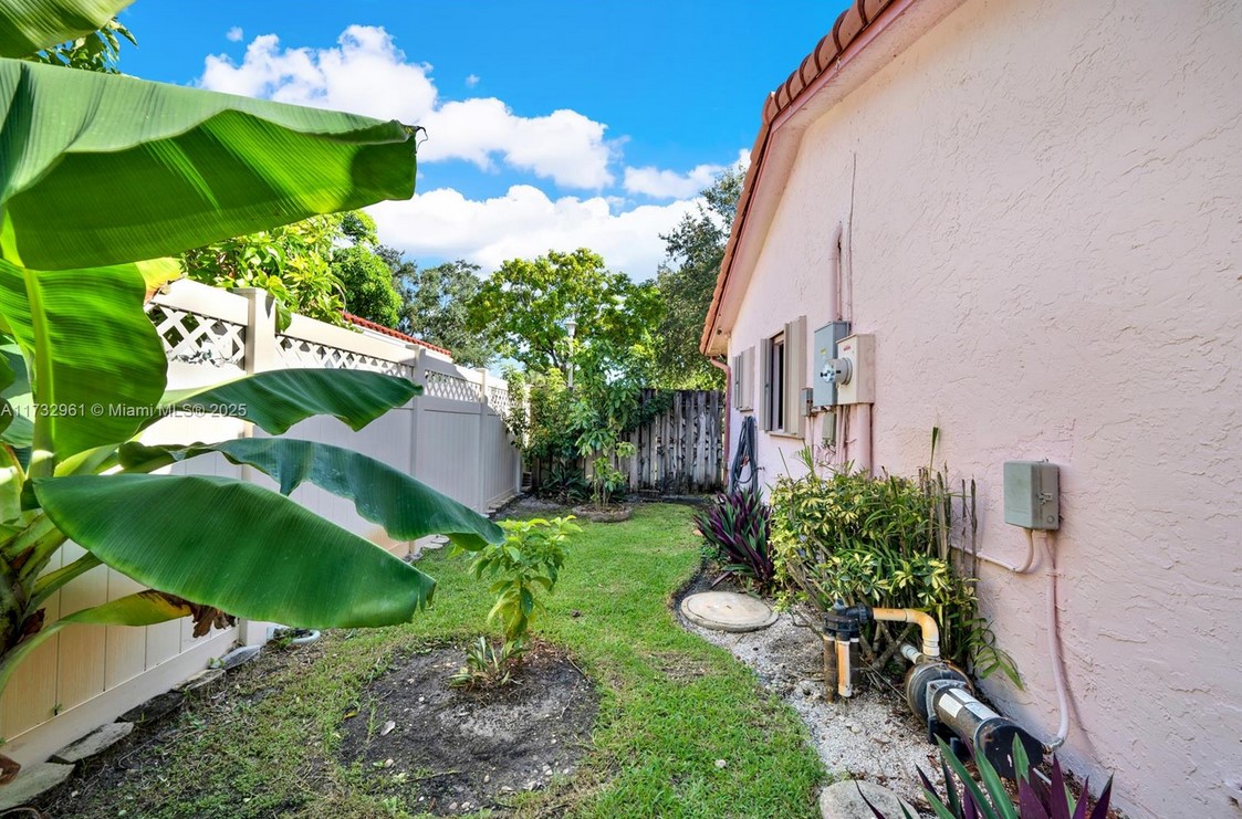 9693CoralSpringsLftSide