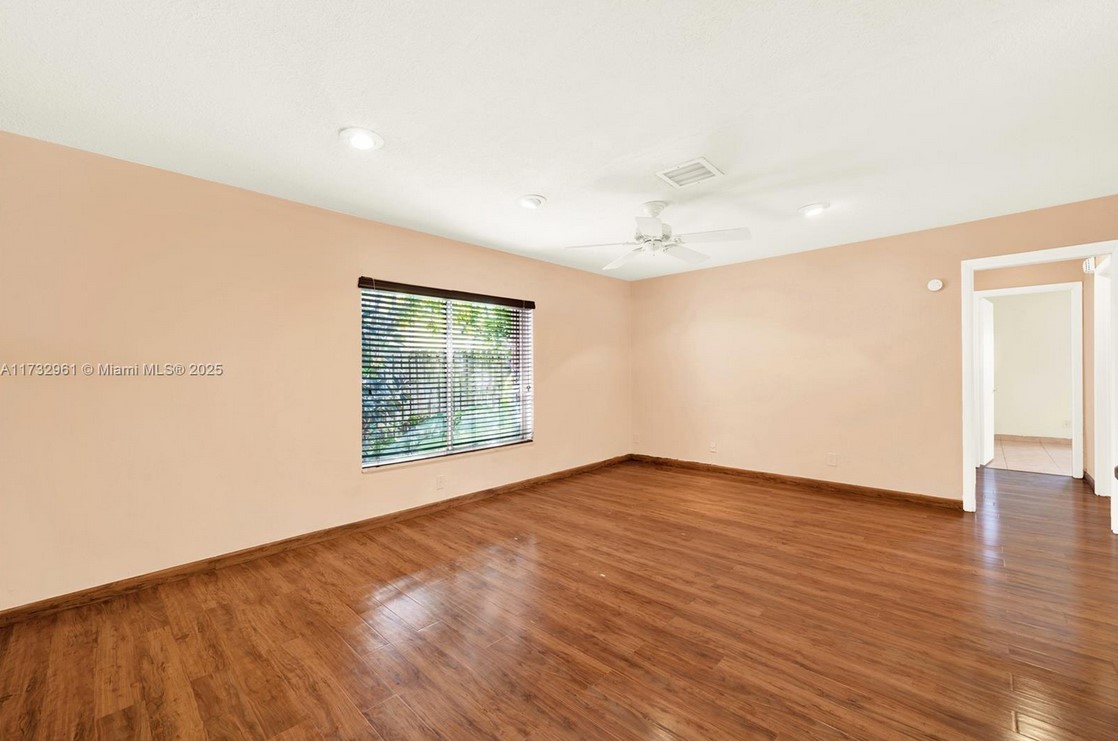 9693CoralSpringsLiving3