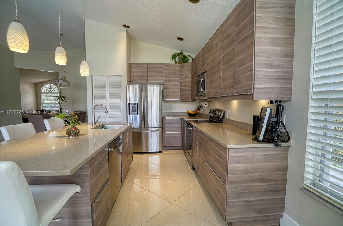 12363CoralSpringsRentalBKitchen