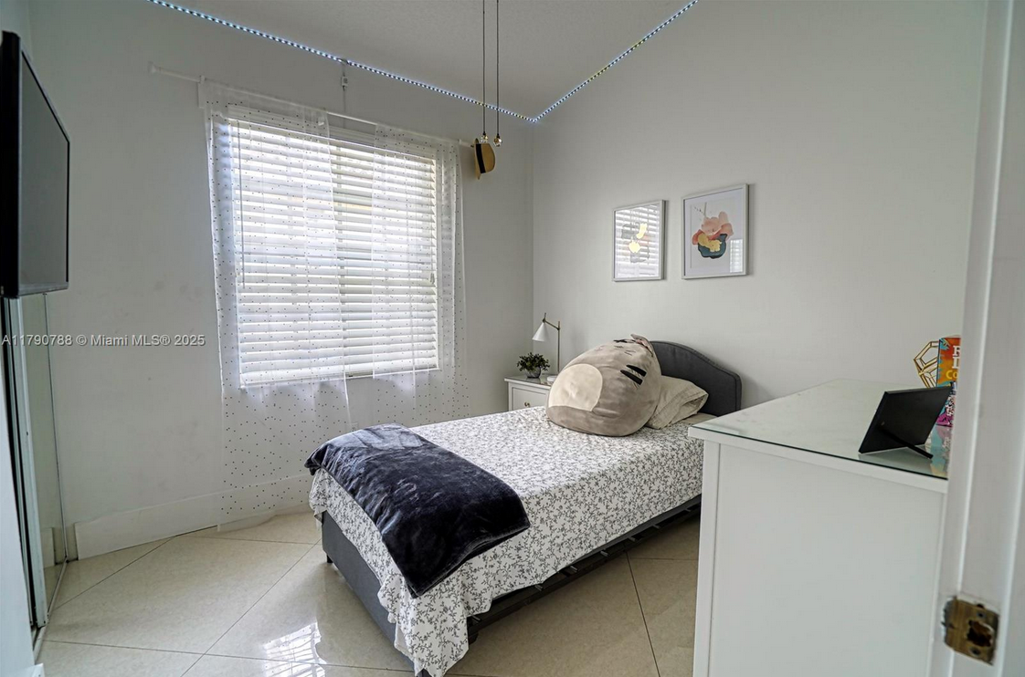 12363CoralSpringsRentalBedrm2