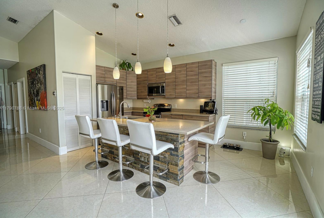 12363CoralSpringsRentalKitchen