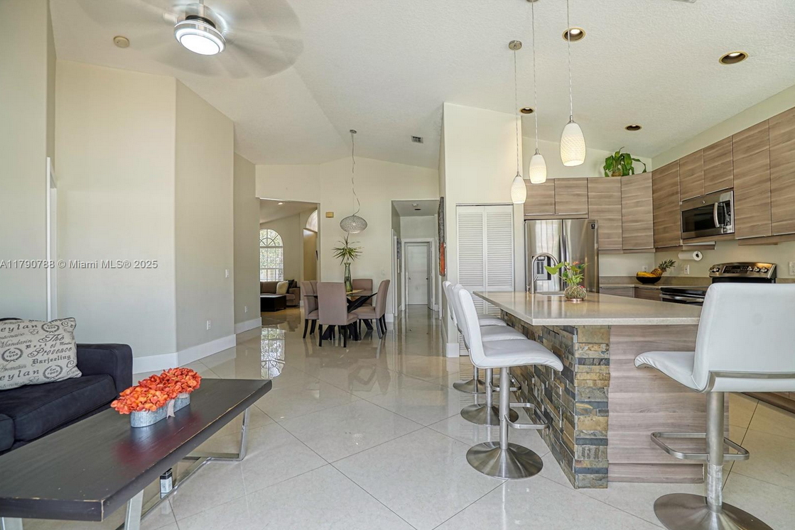 12363CoralSpringsRentalKitchenLvngl