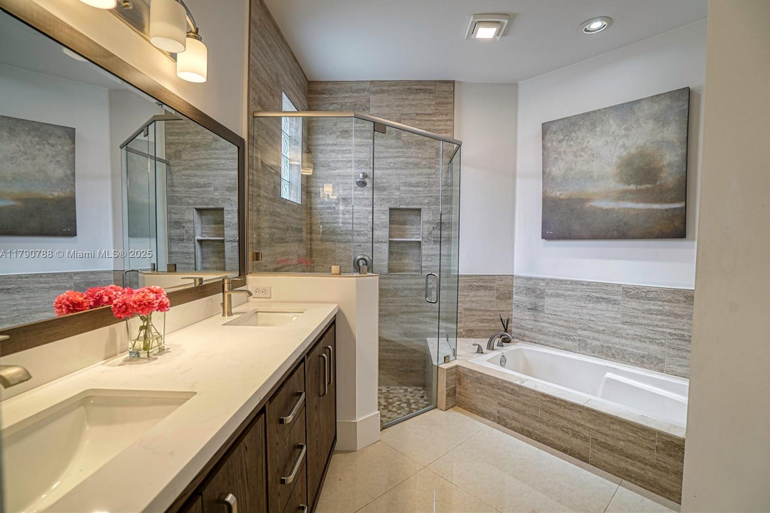 12363CoralSpringsRentalMasterBath