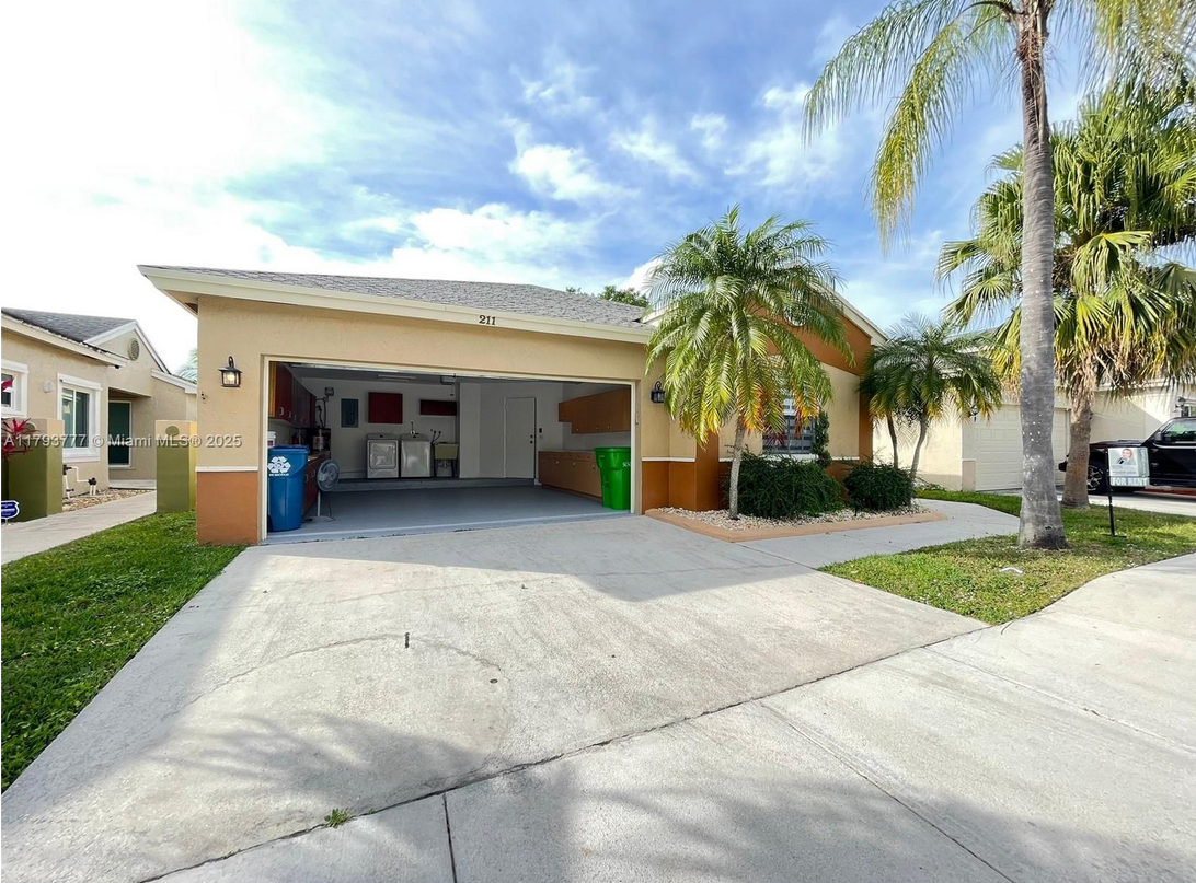 211 E Riverbend Dr, Sunrise, FL 33326-2230
