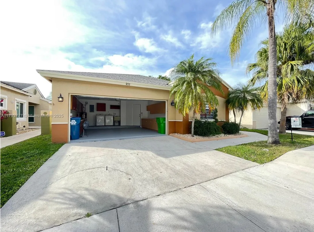 211 E Riverbend Dr, Sunrise, FL 33326-2230