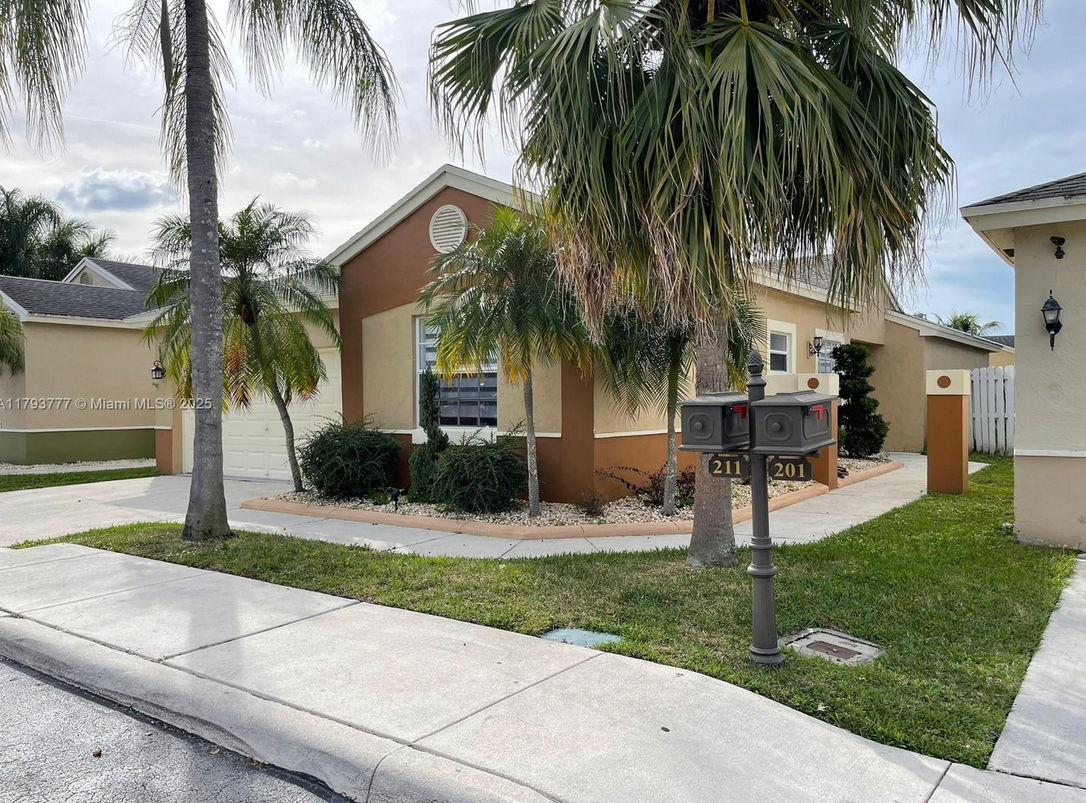 211SunriseRentFrntRgh