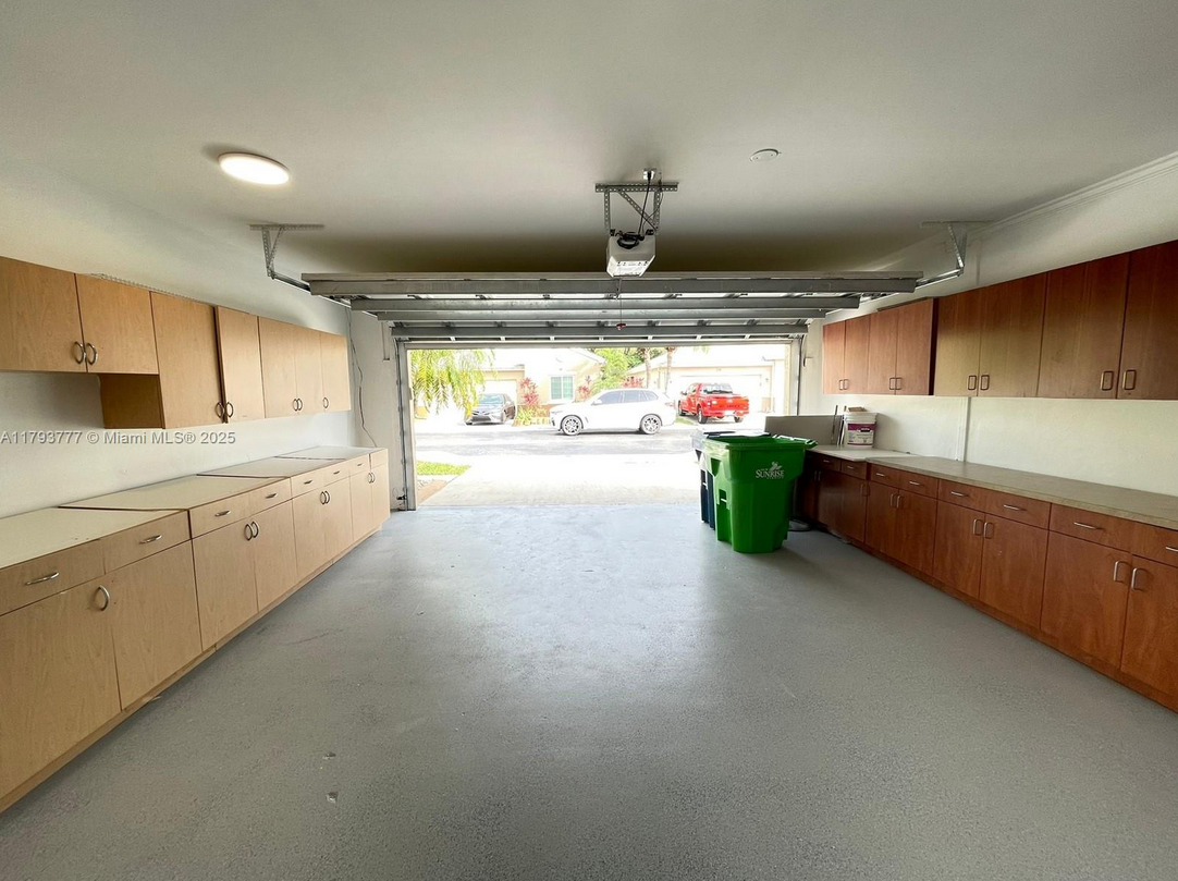 211SunriseRentGarageB