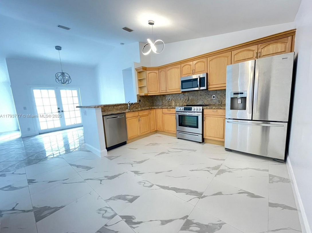 211SunriseRentKitchen