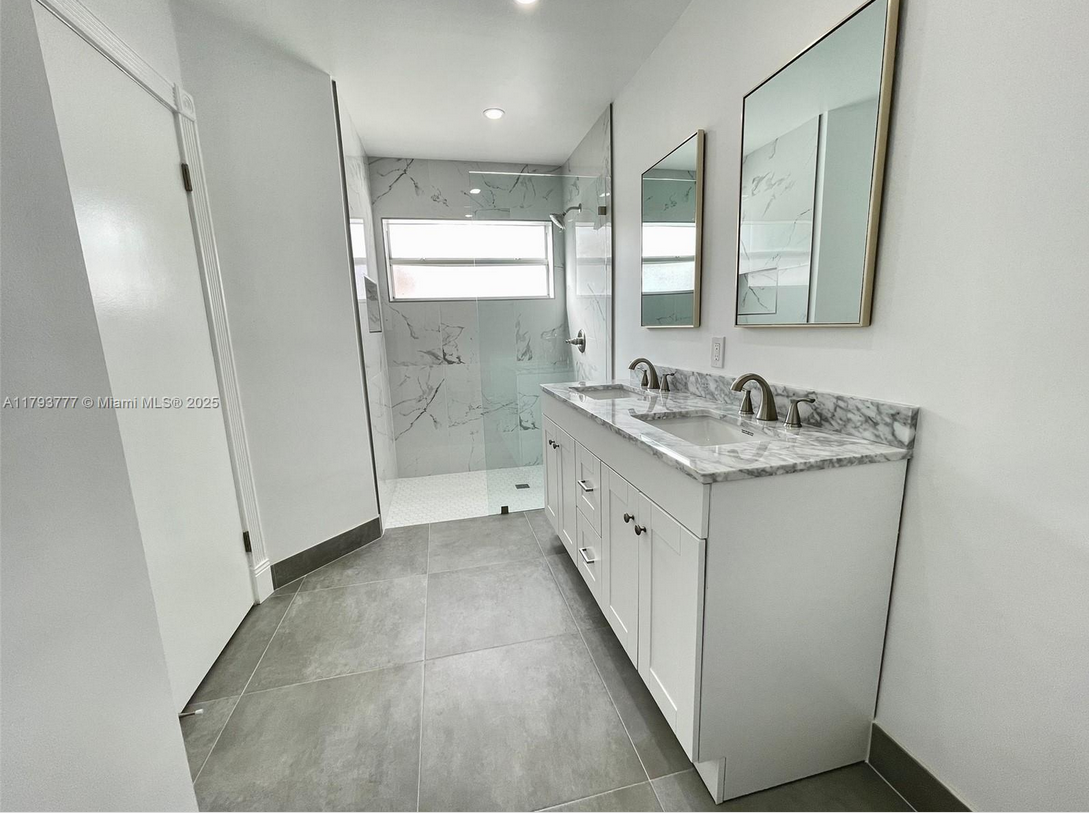 211SunriseRentKitchenC