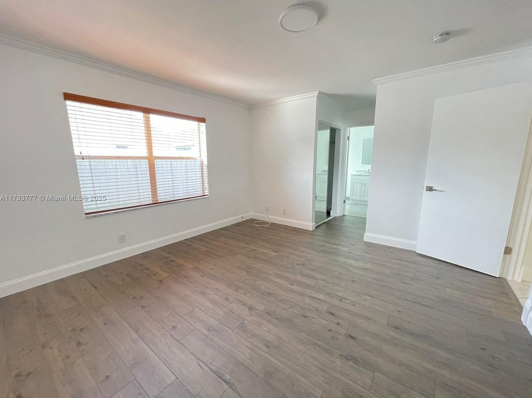 211SunriseRentMasterBed