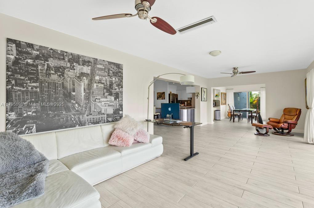 5715TamaracLivingrm5