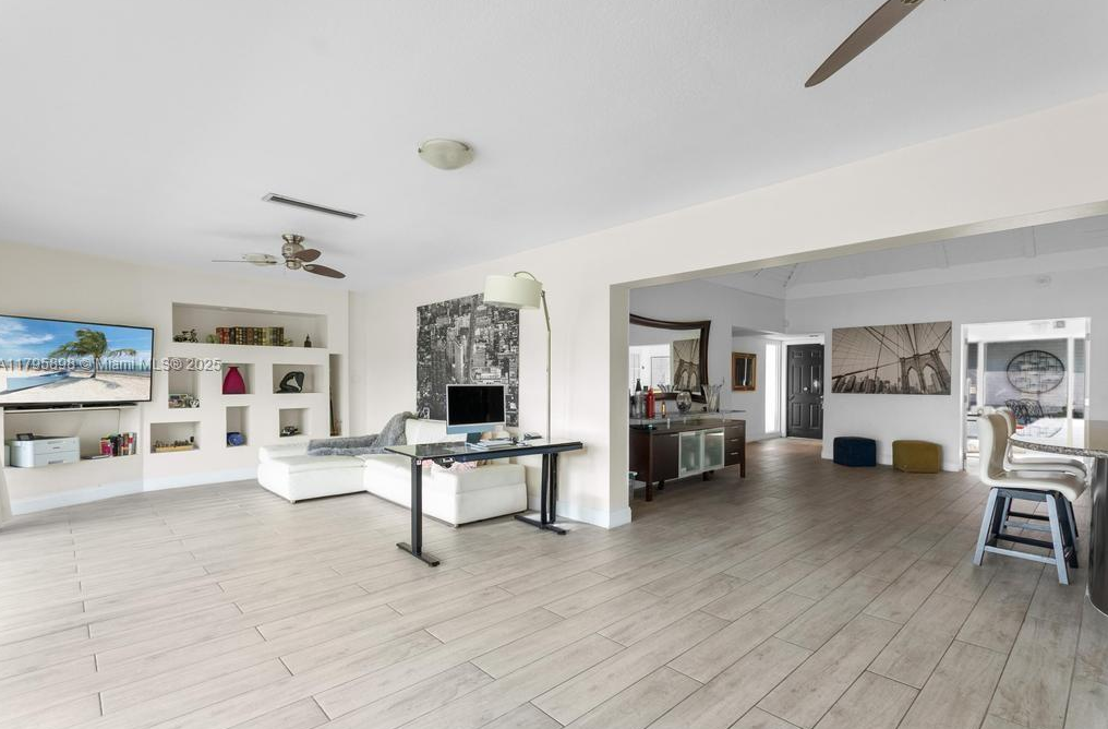 5715TamaracLivivngrm