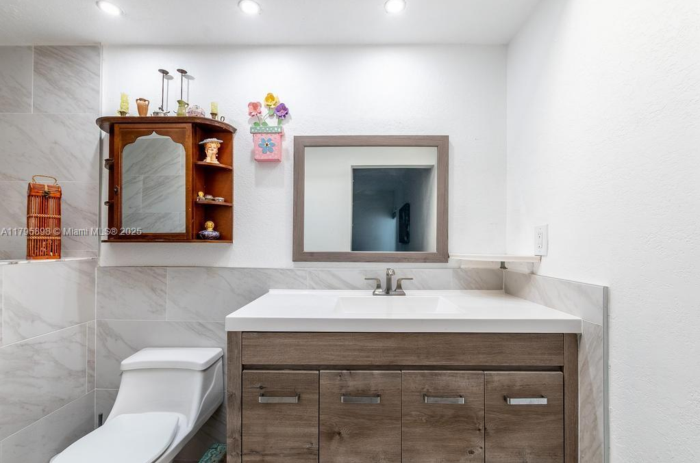 5715TamaracMasterBath