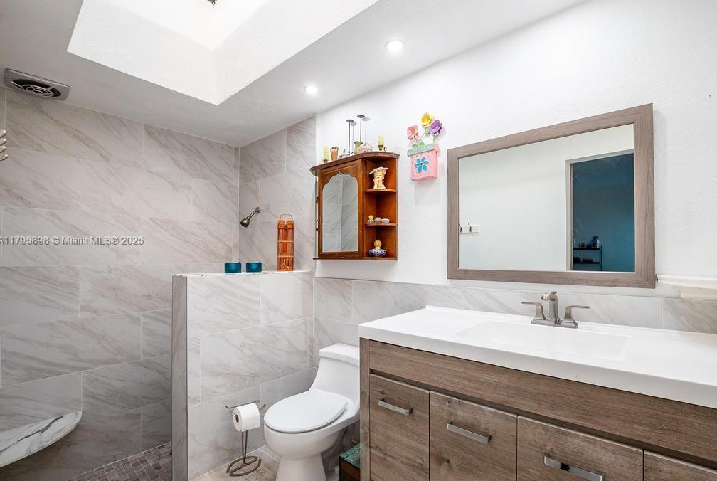 5715TamaracMastershower