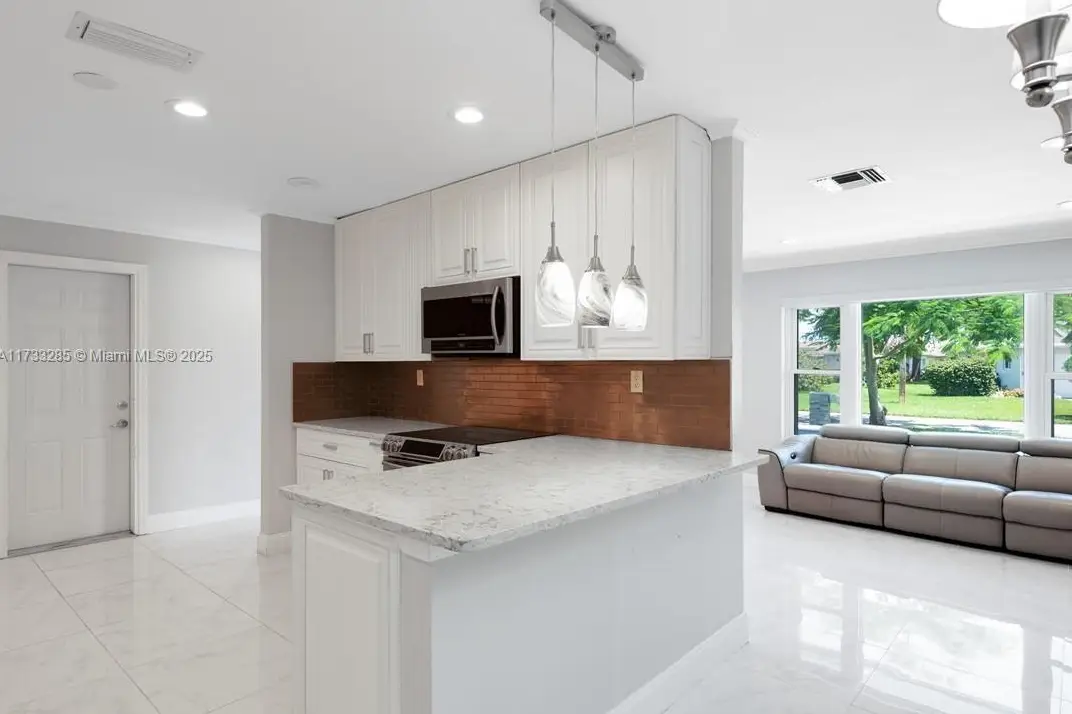 9106NWTamaracKitchLive