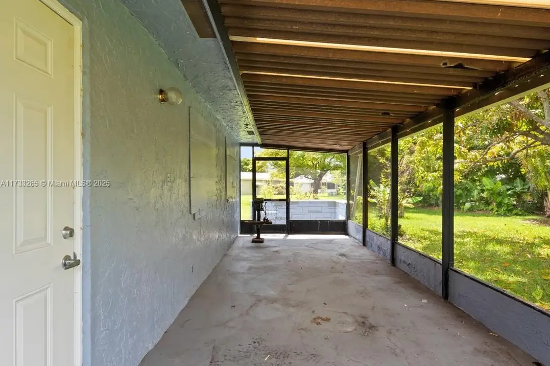 9106NWTamaracRearPatio