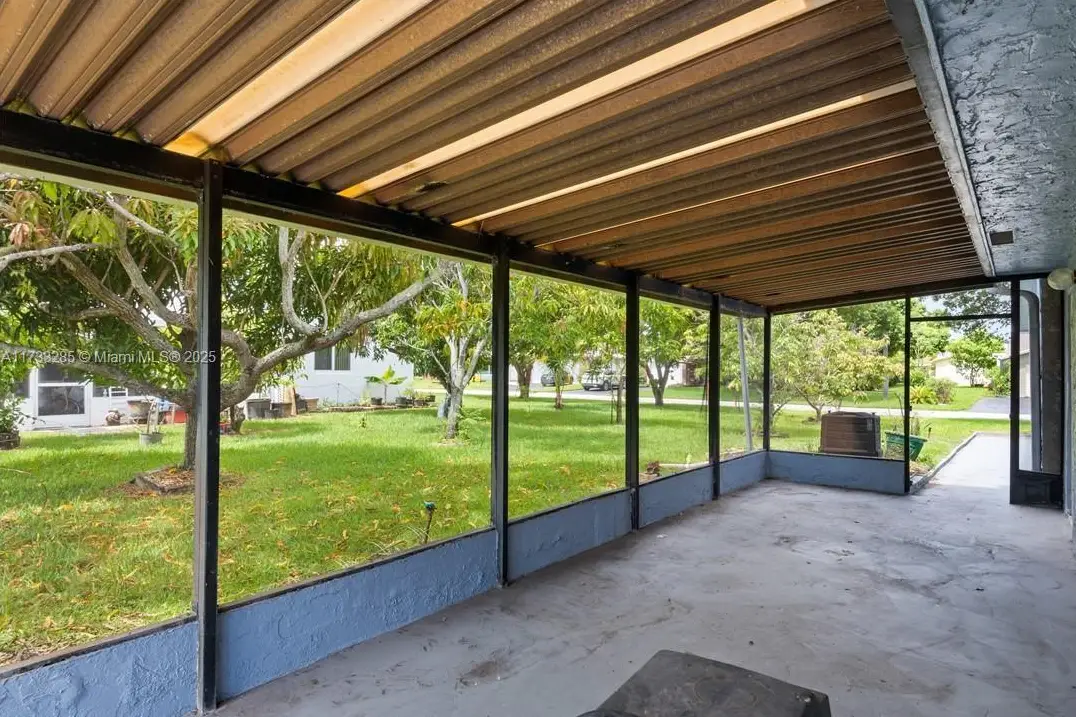 9106NWTamaracSidePatio