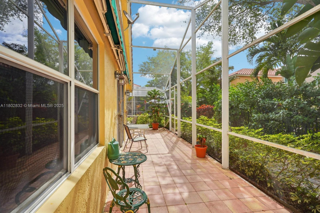 11672CoralSpringsRerPatioLft