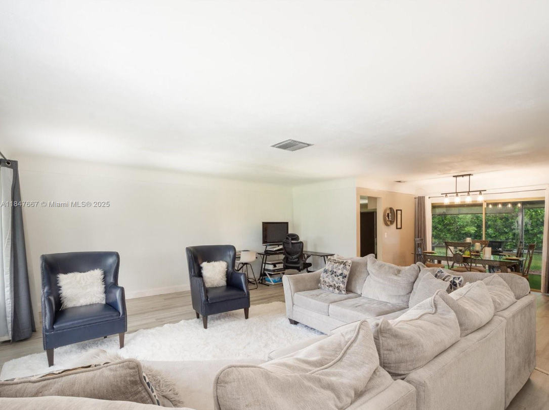 4837PlantationLvngRm2