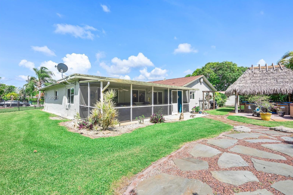 7306TamaracRearyard4