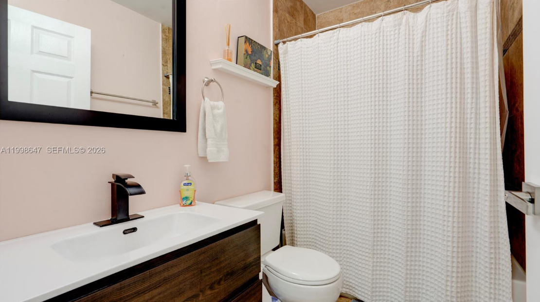 1237Sunrise1stBathroom