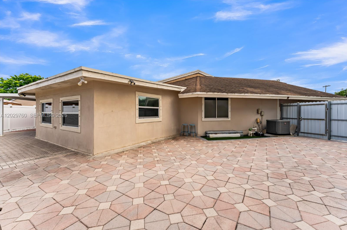 171MiramarBackyard2