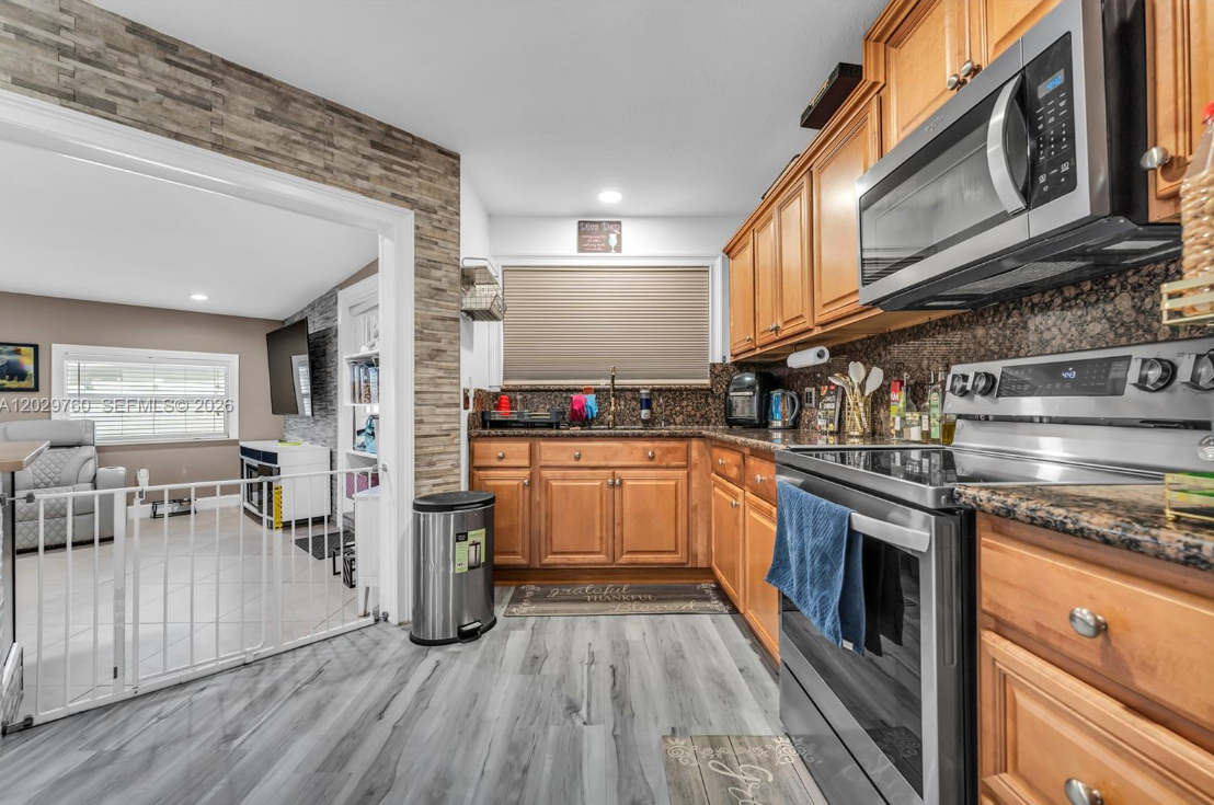 171MiramarKitchen2
