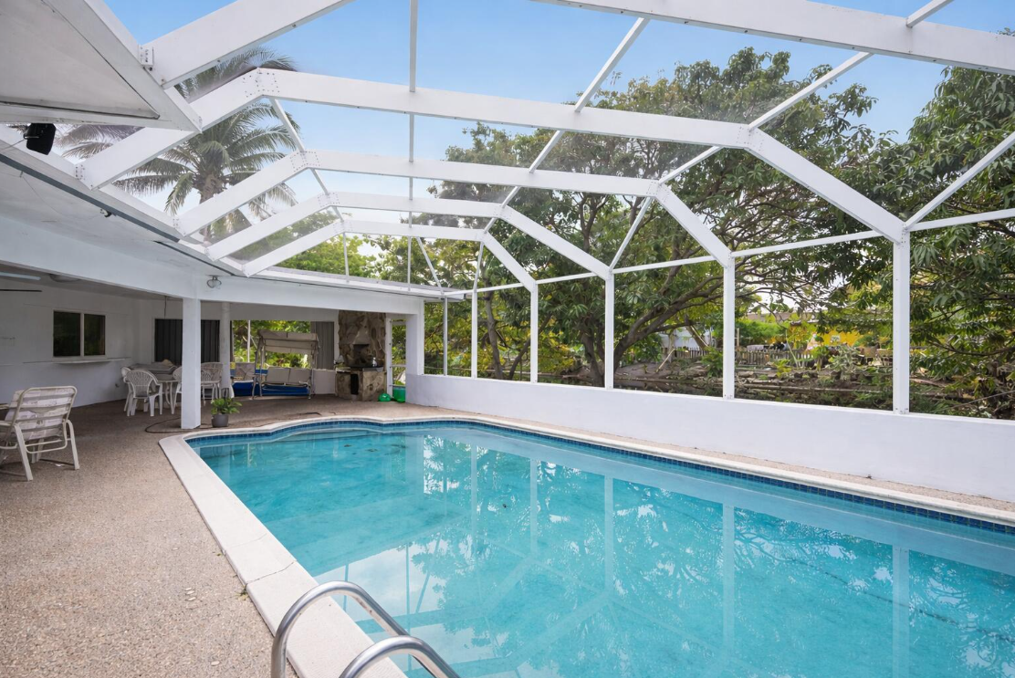 4490LauderdaleLakesRearPool2